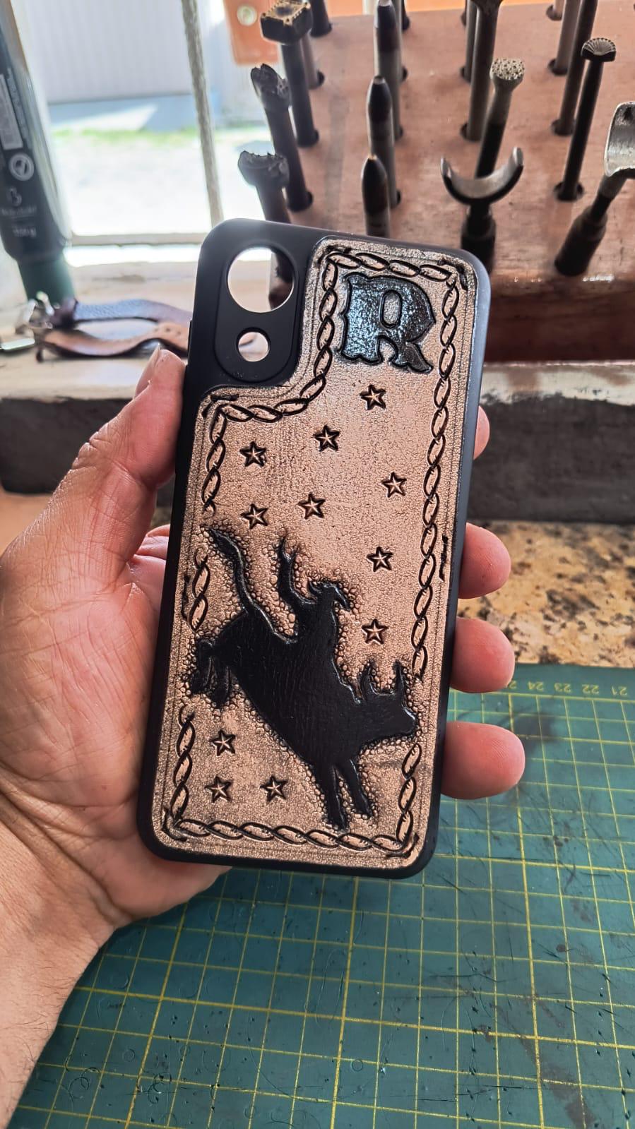 Capinha Touro R — Base Preta